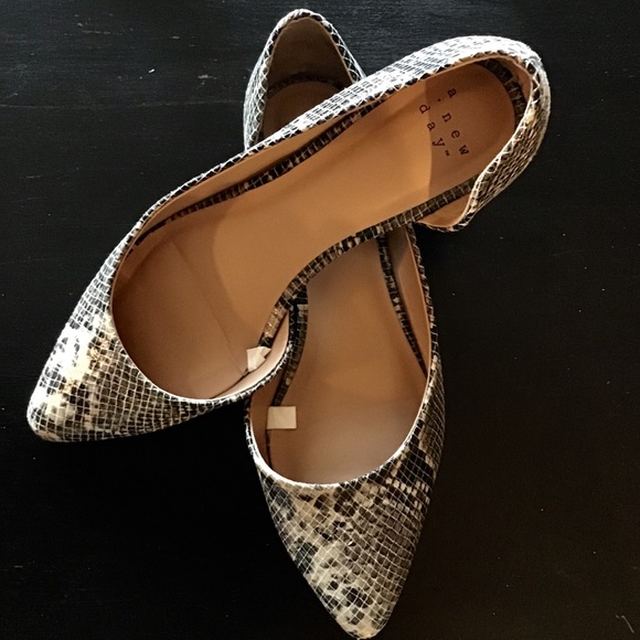 Shoes - Crocodile Flats